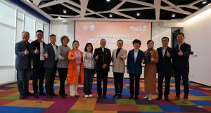 参会领导及专家在“活力长者促进行动2023”发布会上